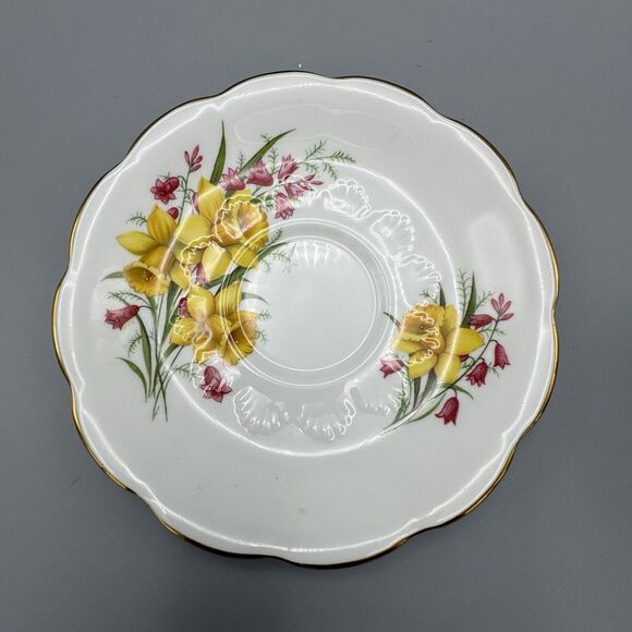 Royal Ardalt Bone China Footed Tea Cup Saucer 2102D England Daffodils Gold Gilt - Picture 2 of 11